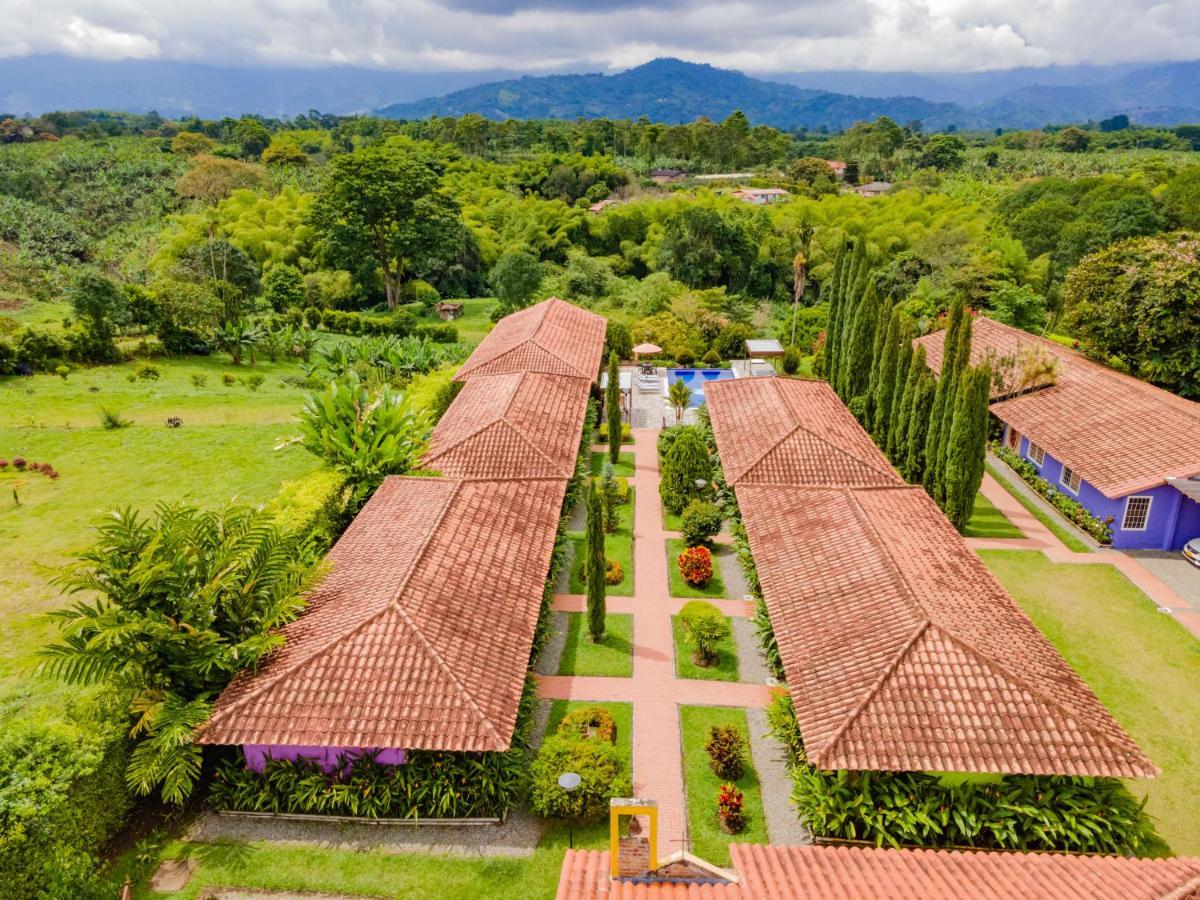 Hotel Campestre Solar De La Luna Albania  エクステリア 写真