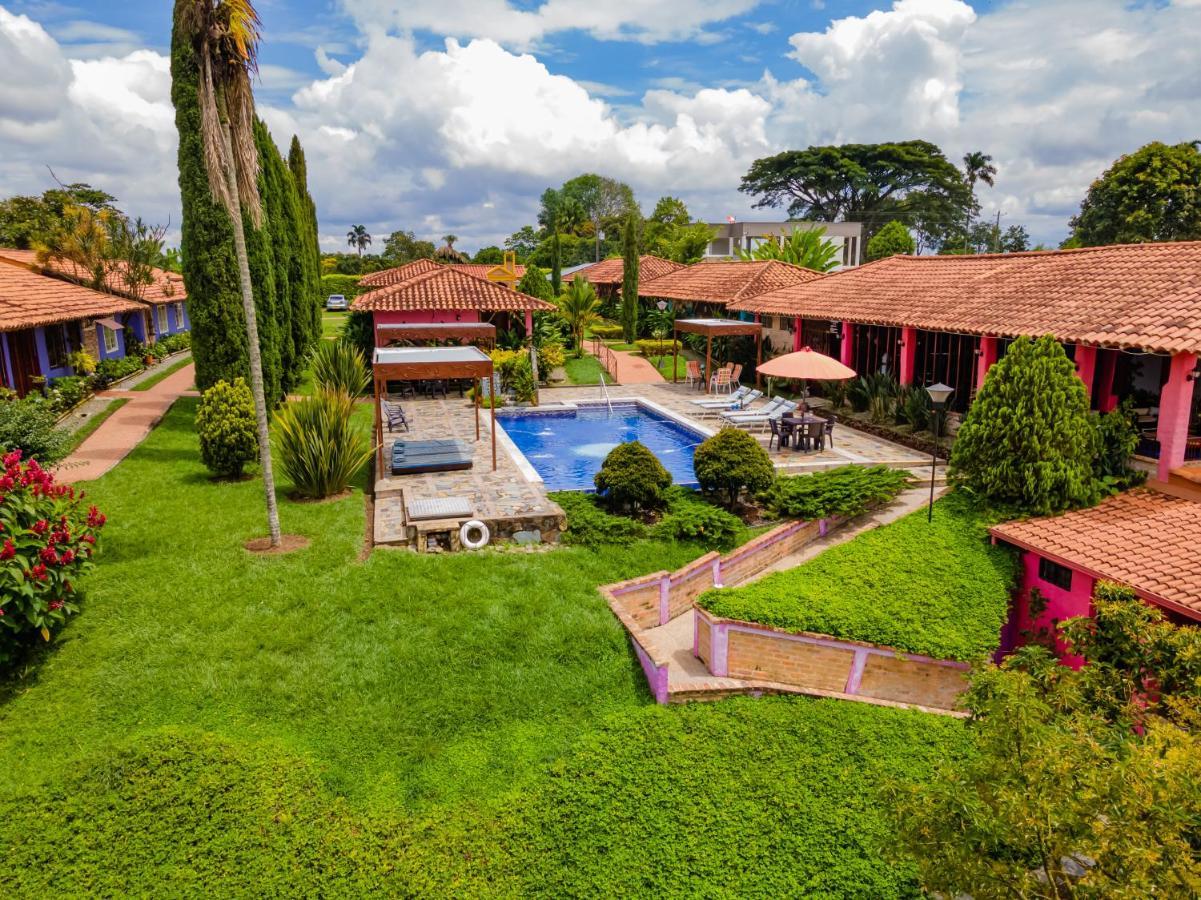 Hotel Campestre Solar De La Luna Albania  エクステリア 写真
