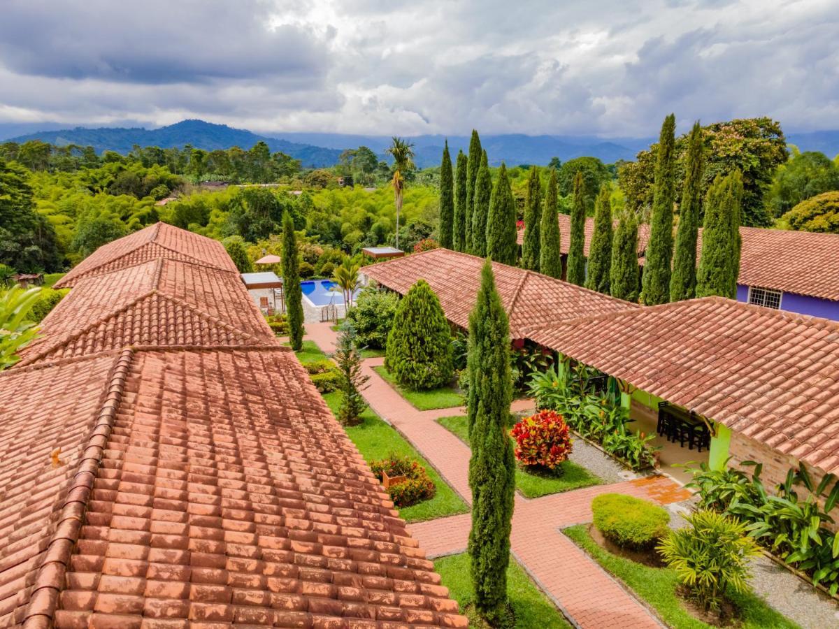 Hotel Campestre Solar De La Luna Albania  エクステリア 写真