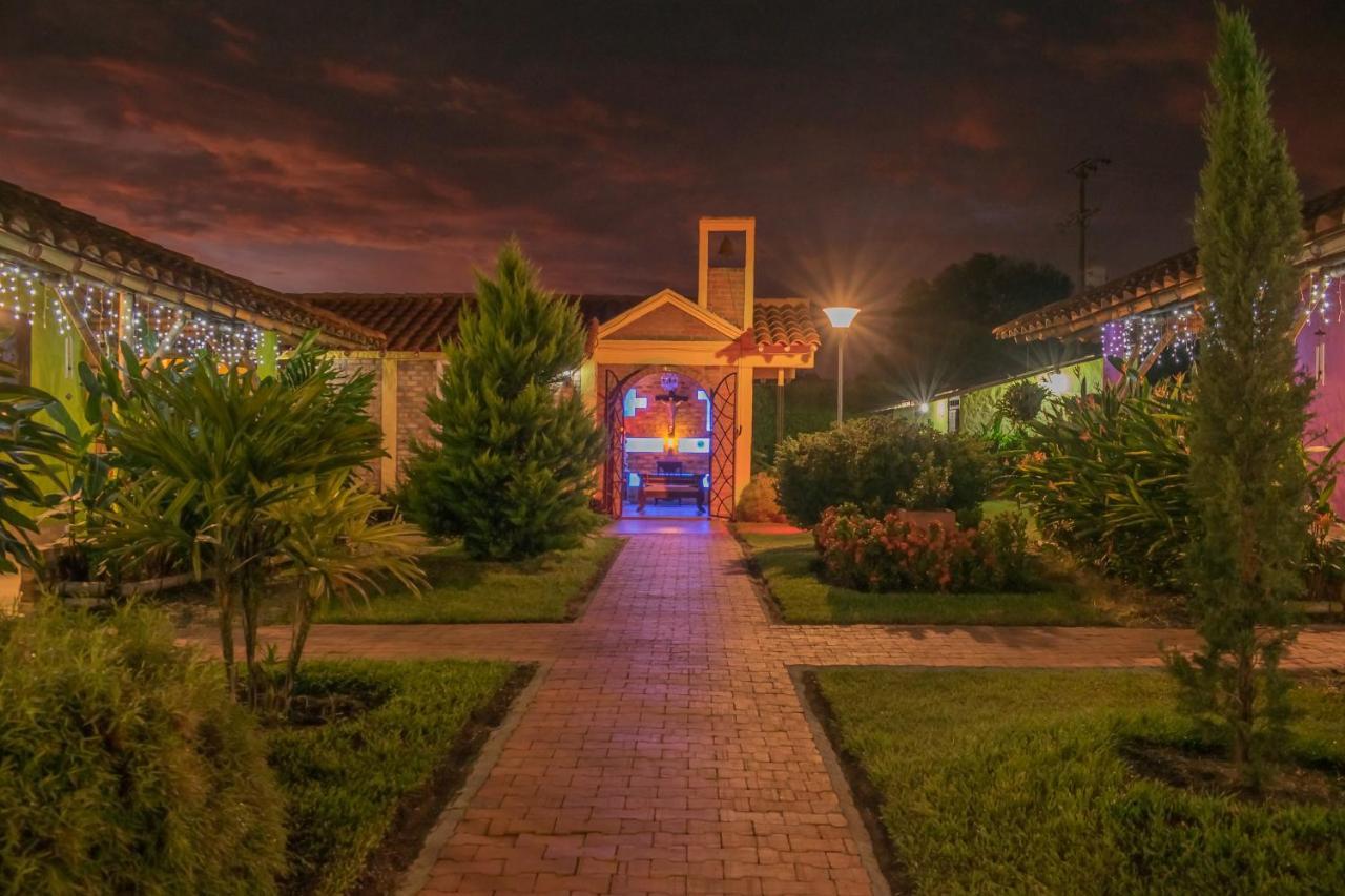 Hotel Campestre Solar De La Luna Albania  エクステリア 写真