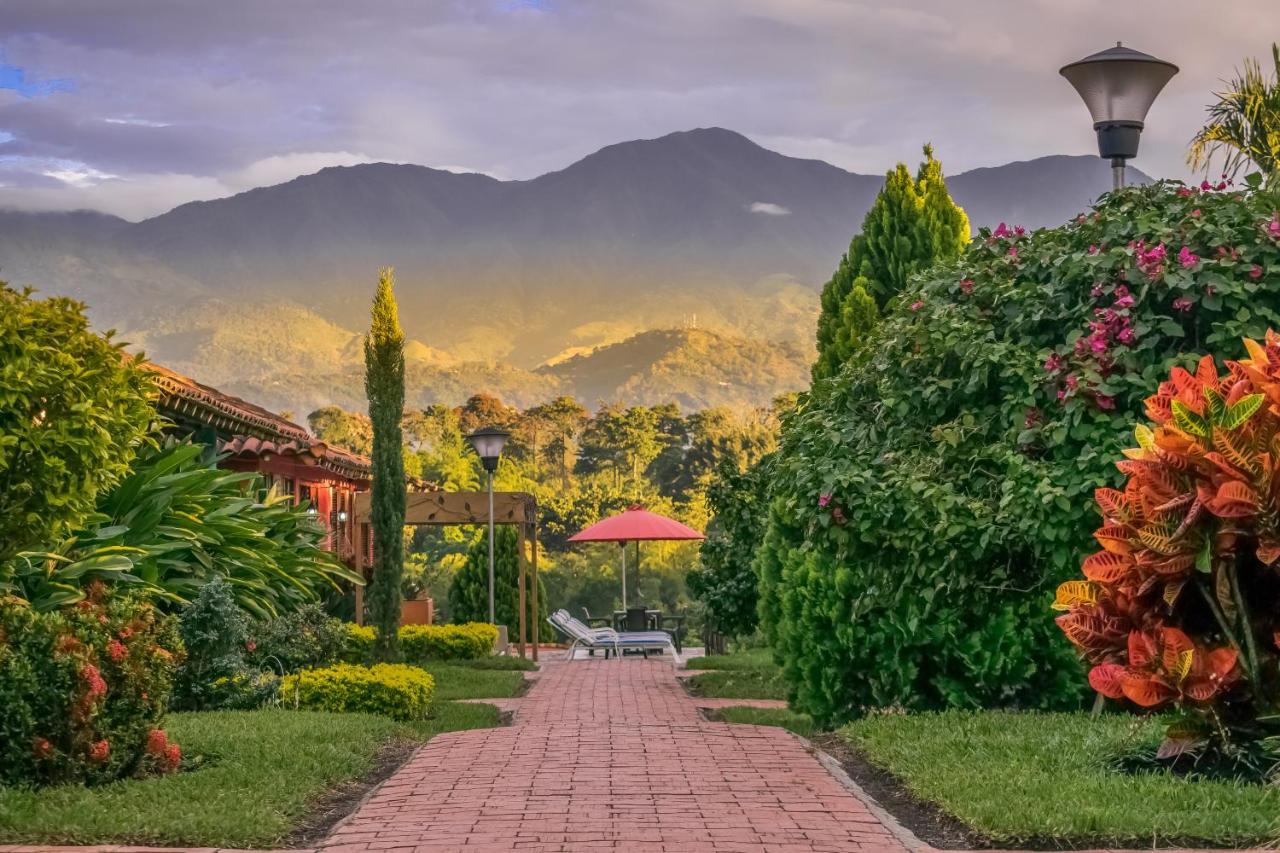 Hotel Campestre Solar De La Luna Albania  エクステリア 写真